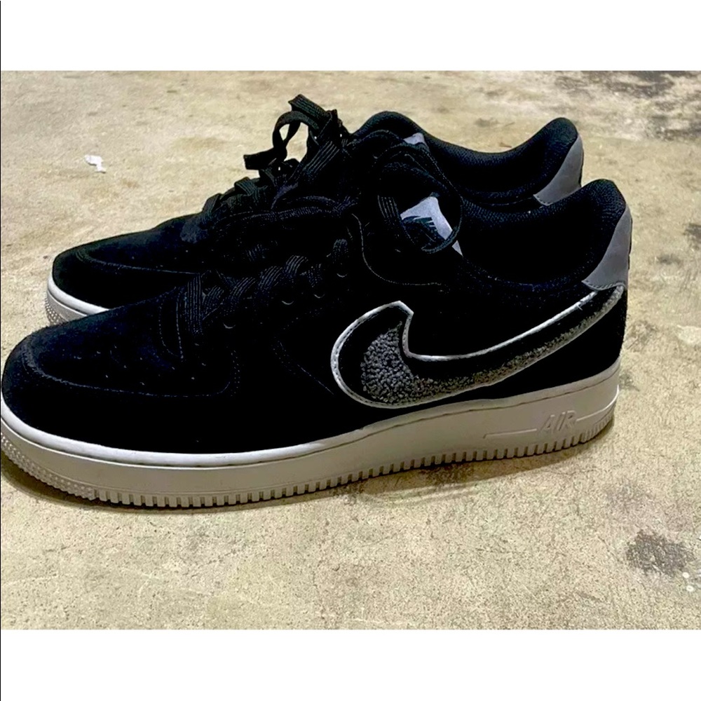Size 9.5 - Nike Air Force 1 LV8 GS Black White Cool Grey …Fuzzy Nike ￼￼Symbol